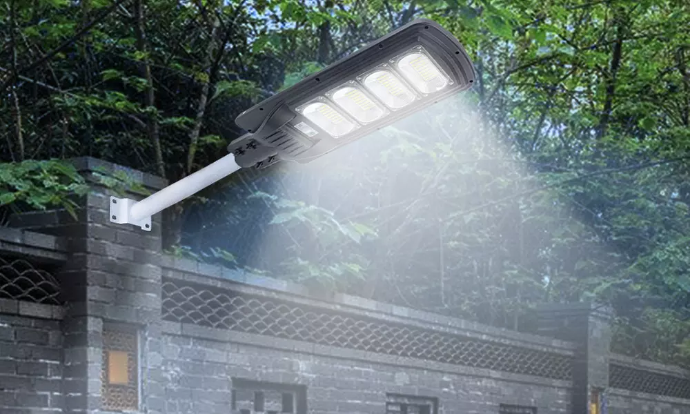 Lampadaire solaire rechargeable 200W avec télécommande - Primary Image