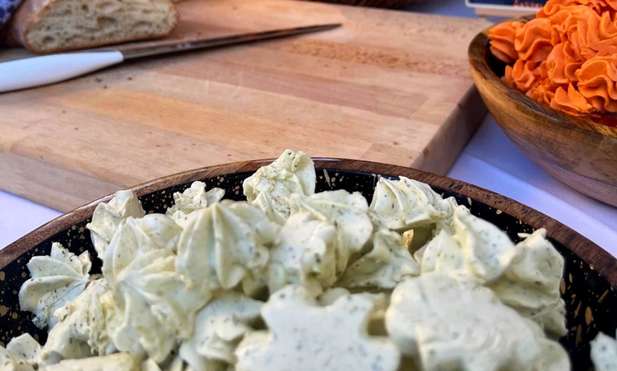 Image 3: 3 Std. Buffet inkl. Getränkeflat & DJ ROBSN Live für 1 bis 4 Personen