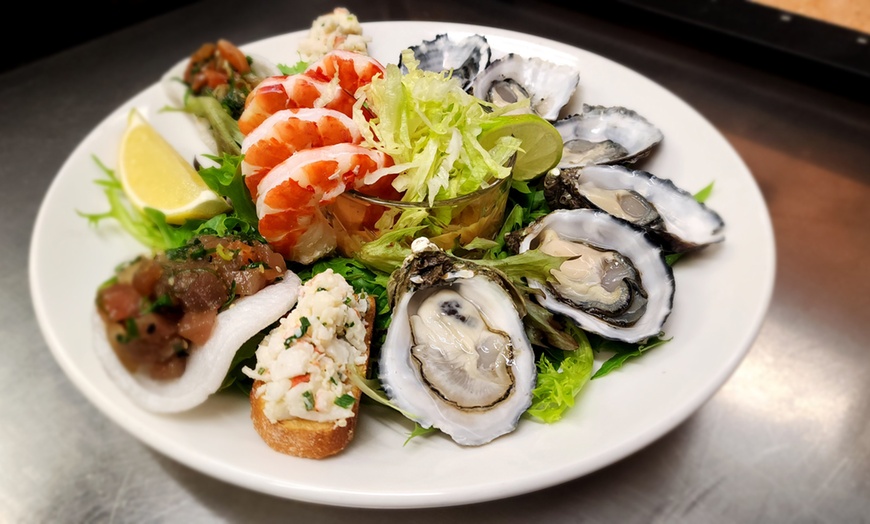 Image 2: Seafood Platter at Richmond Oysters