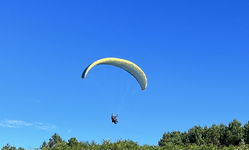 Image 2: Vuelo biplaza en parapente para 1 o 2 personas con Parapente Airean