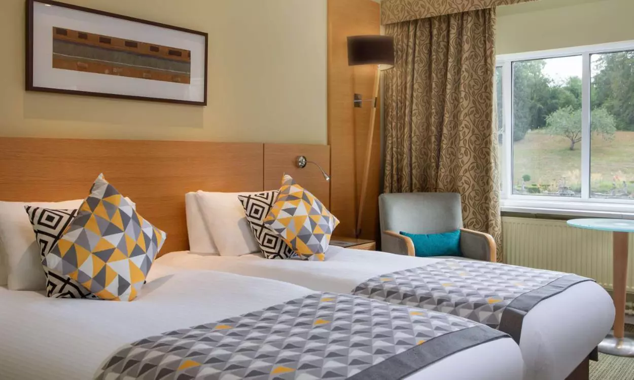 4* Warwickshire: Standard or Executive Double Room Stay with Breakfast
