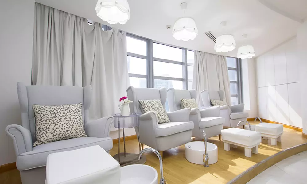 Transform Your Look with a Roots Color and Blowdry