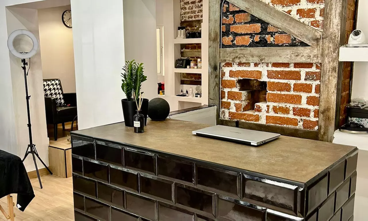 Hasta 52% de dto. en Spa/Salón de uñas - Manicura en Centro de Belleza Sátiro