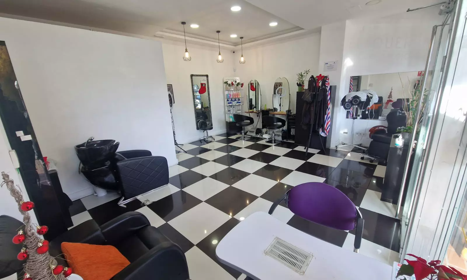 Hasta 41% de dto. en Peluquería - Corte de pelo en Instintes Peluqueria