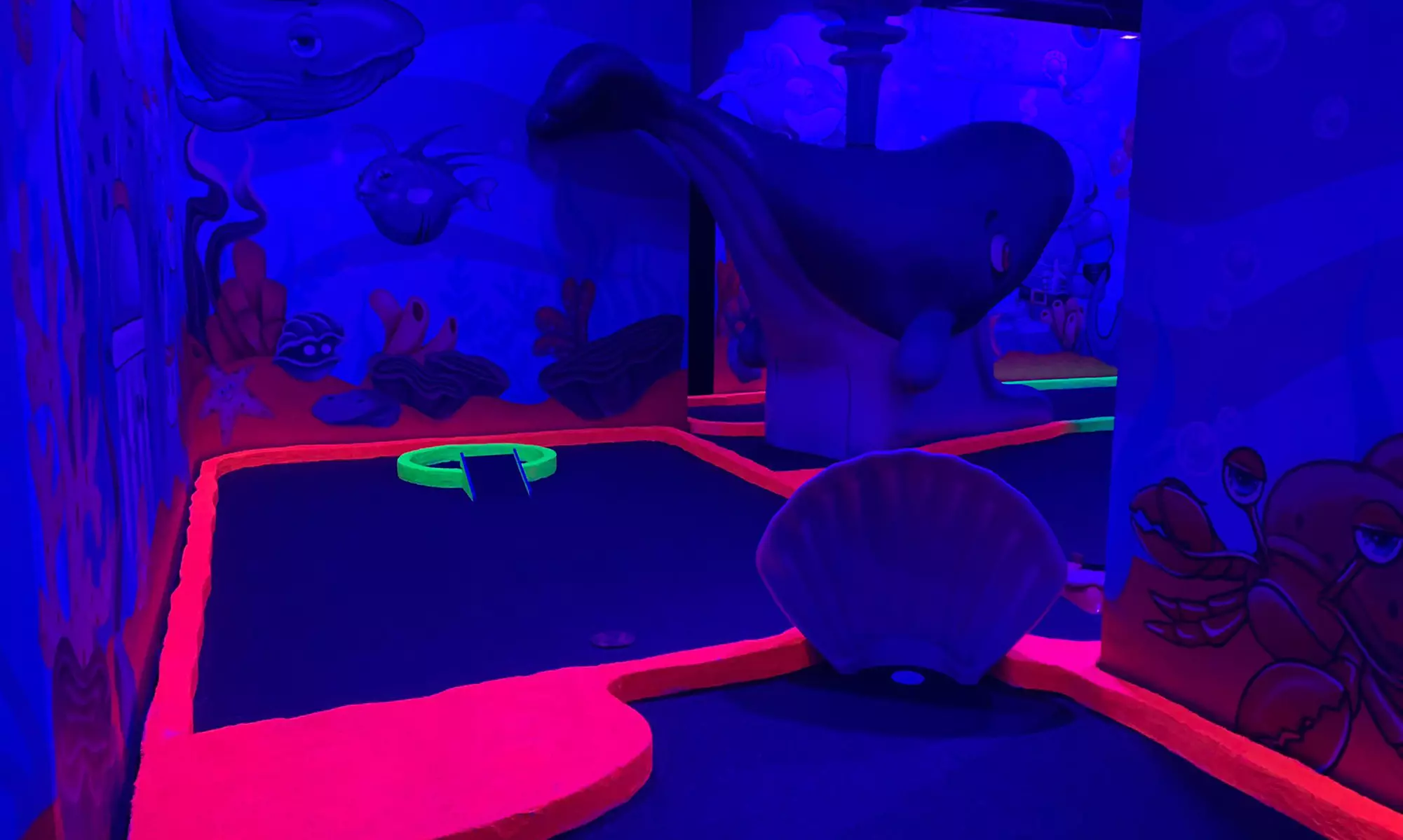 Demuestra tus dotes jugando al minigolf en un circuito de 9 o 12 hoyos