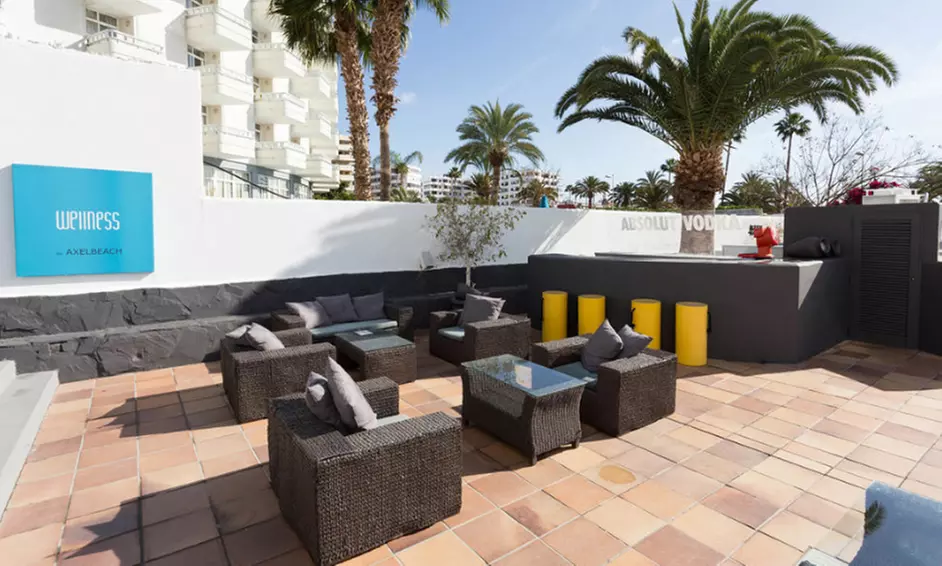 Day Pass, barbacoa y más para 2 en complejo con piscina