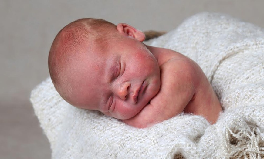 Image 7: Newborn Photoshoot with Prints