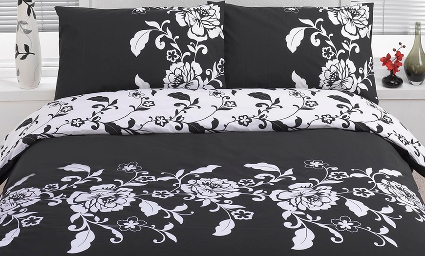 Image 9: Clearance Duvet Sets