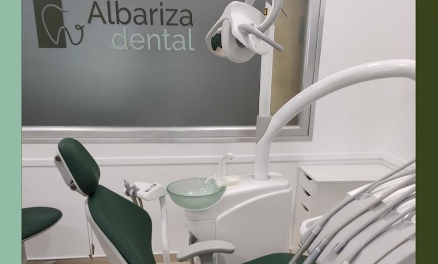 Image 1: Hasta 68% de dto. en Examen dental (limpieza, radiografías, revisión) en Albariza Dental