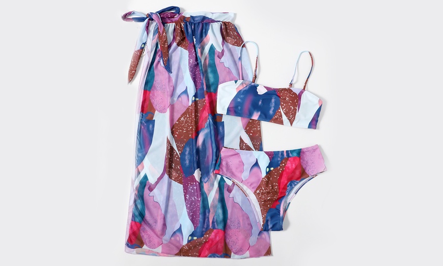 Image 7: Ensemble maillot de bain 2 pièces et jupe paréo