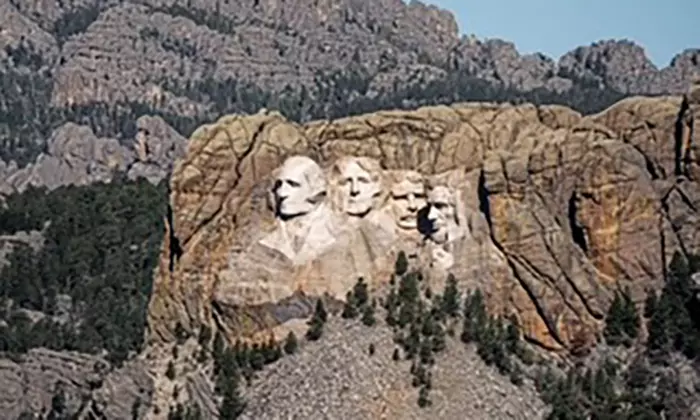 Private Helicopter Ride Over Mount Rushmore Tour for 2, 3, or 4 People
