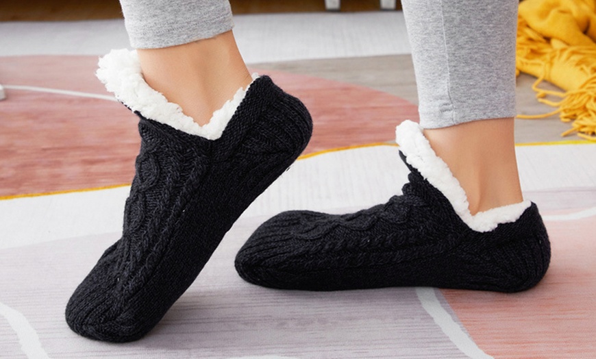 Image 7: Ultra-Soft Slipper Socks, Non-Slip Design 