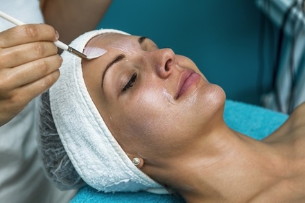 One 30 Min Dermaplaning Session: Skin Analysis, Deep Cleanse, Hyaluronic Acid Hydration Serum & Full SPF Protection - The Laser Lab