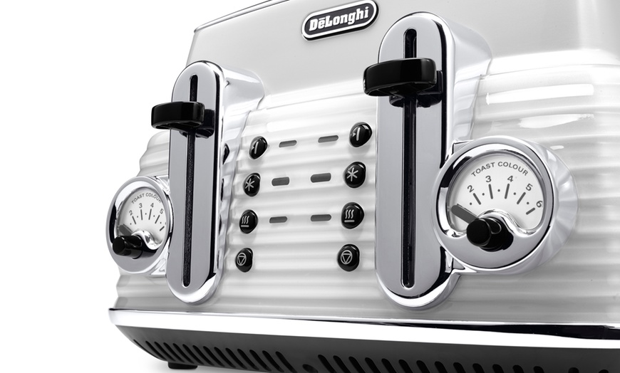 Image 9: DeLonghi Kettle and Toaster Set