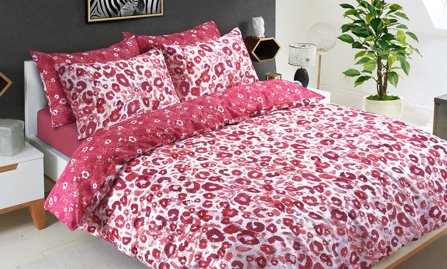 Image 6: Clearance Duvet Sets
