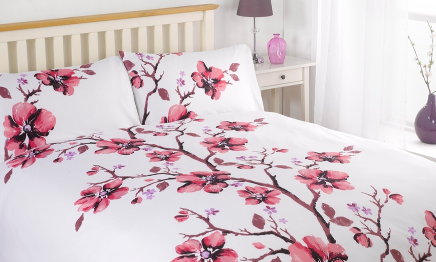 Image 14: Duvet Sets in Choice of Design