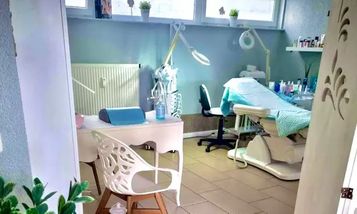 40 - 80 Min. Klassische Maniküre und/oder Pediküre ohne Shellac