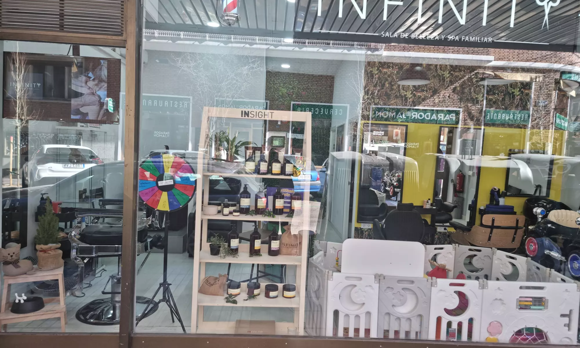 Corte, hidratación y opción a color en peluquería para toda la familia