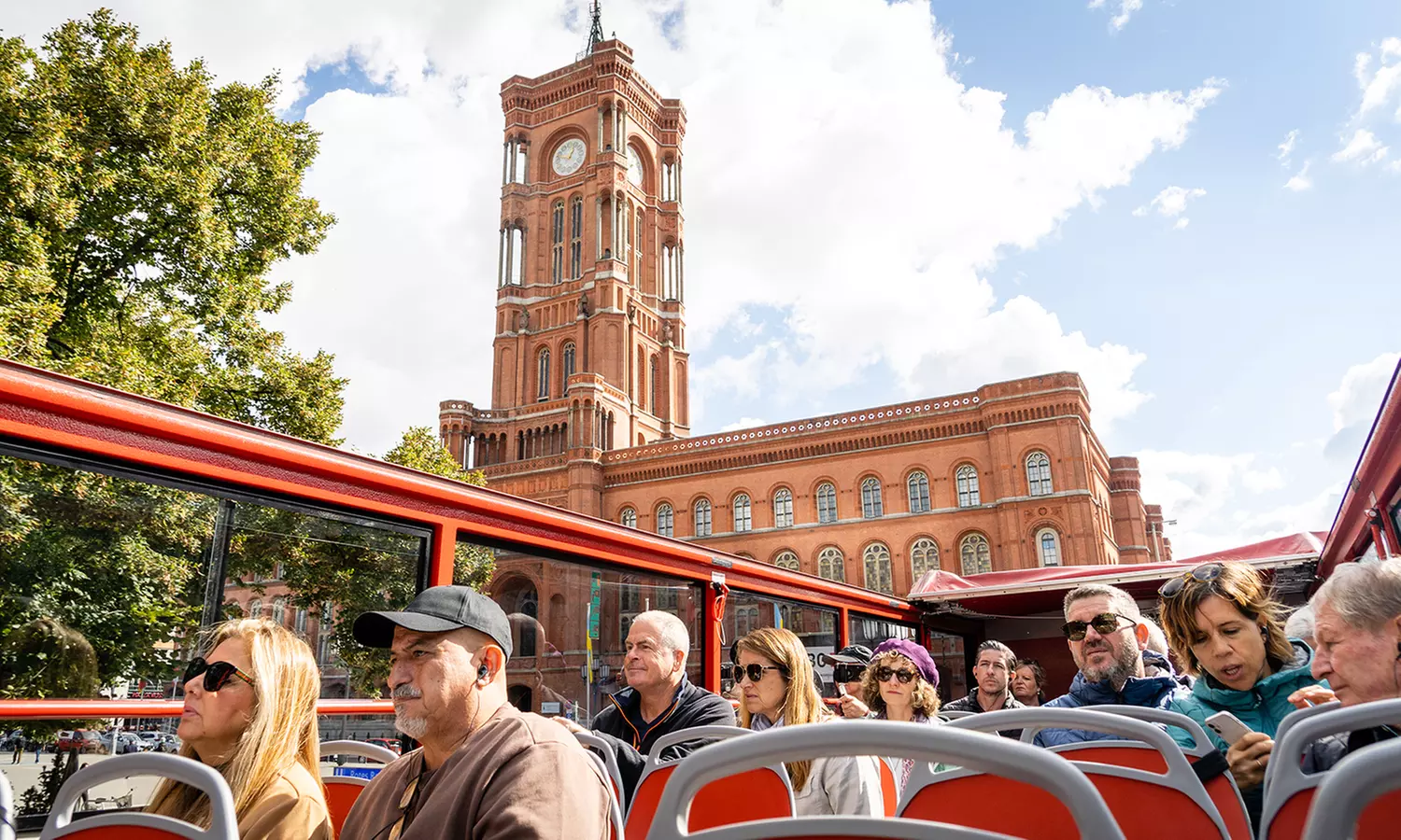 Erlebe Berlins Highlights: Hop-on Hop-off Bustour für 1 Pers.