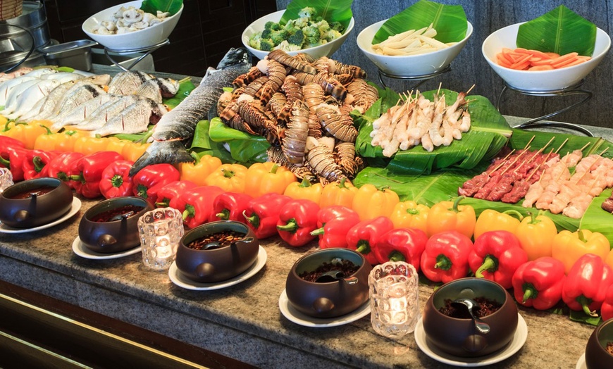 Image 4: 5* Friday Brunch with Drinks