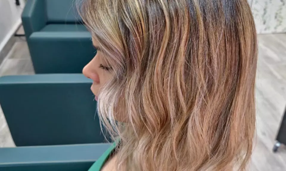 Sesión de peluquería con lavado, mascarilla, corte y servicios extra