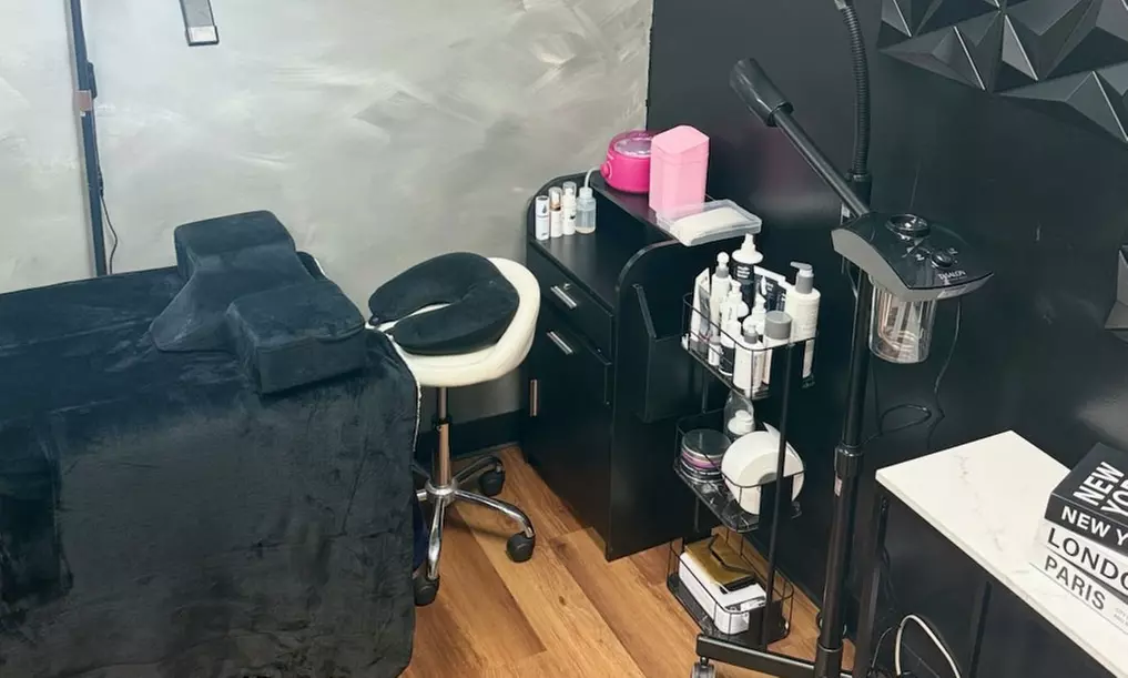 Choice of Full Set of Eyelash Extensions w/ Optional One or Two Fill