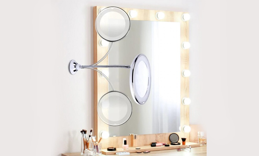 Image 2: 10X Magnifying Makeup Vanity Mirror with Light