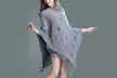 Poncho femme à pompon - Second Medium