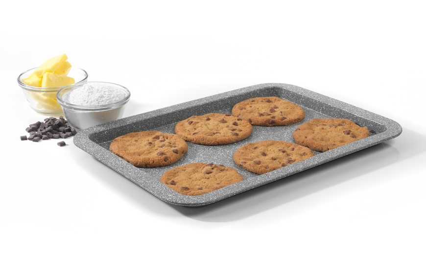 Image 5: Salter Carbon Steel Non-Stick Baking Tray & Roasting Pan Set