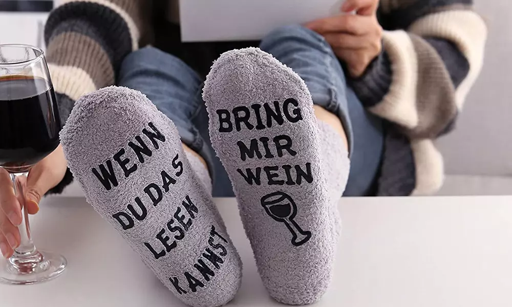 1x oder 2x lustige Socken „Bring mir ein Bier“ oder „Bring mir Wein“