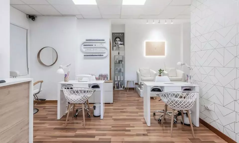 Extensiones de pestañas pelo a pelo por punto con depilación o una sesión de relleno en Harmony Esthetic and Spa - Second Medium