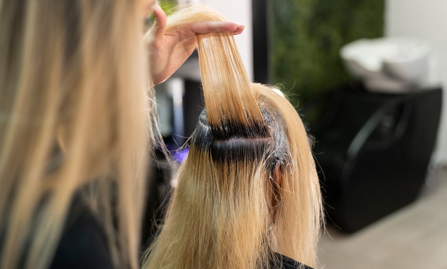 Image 4: Look a la moda: peluquería con corte de puntas y opción a color