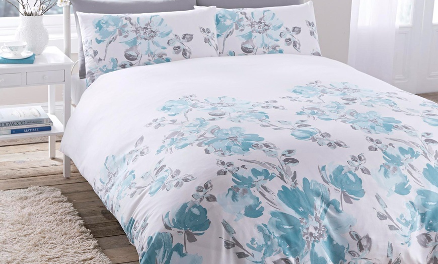 Image 7: £10 Duvet Sets