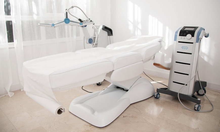 Image 3: Head spa pro de 60 minutos con limpieza facial, Indiba o Hifu 