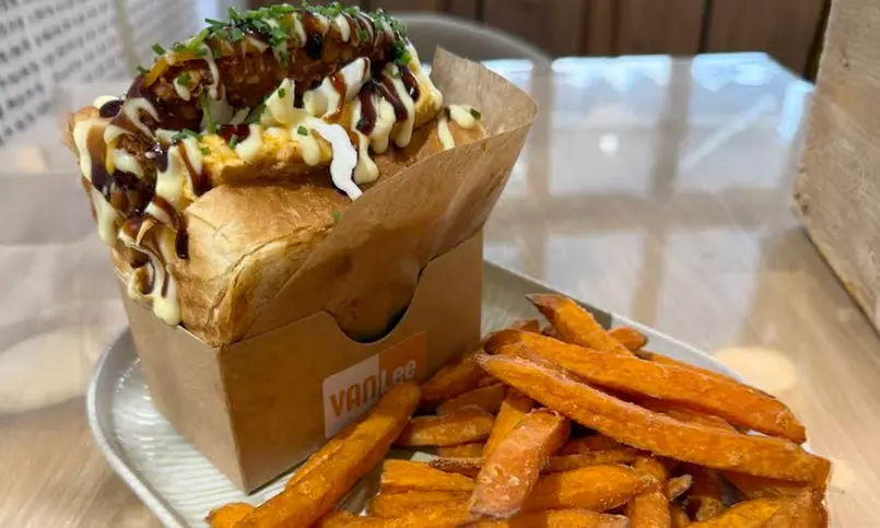 Korean Eggdrop Toast nach Wahl inkl. Pommes / Süßkartoffel & Softdrink