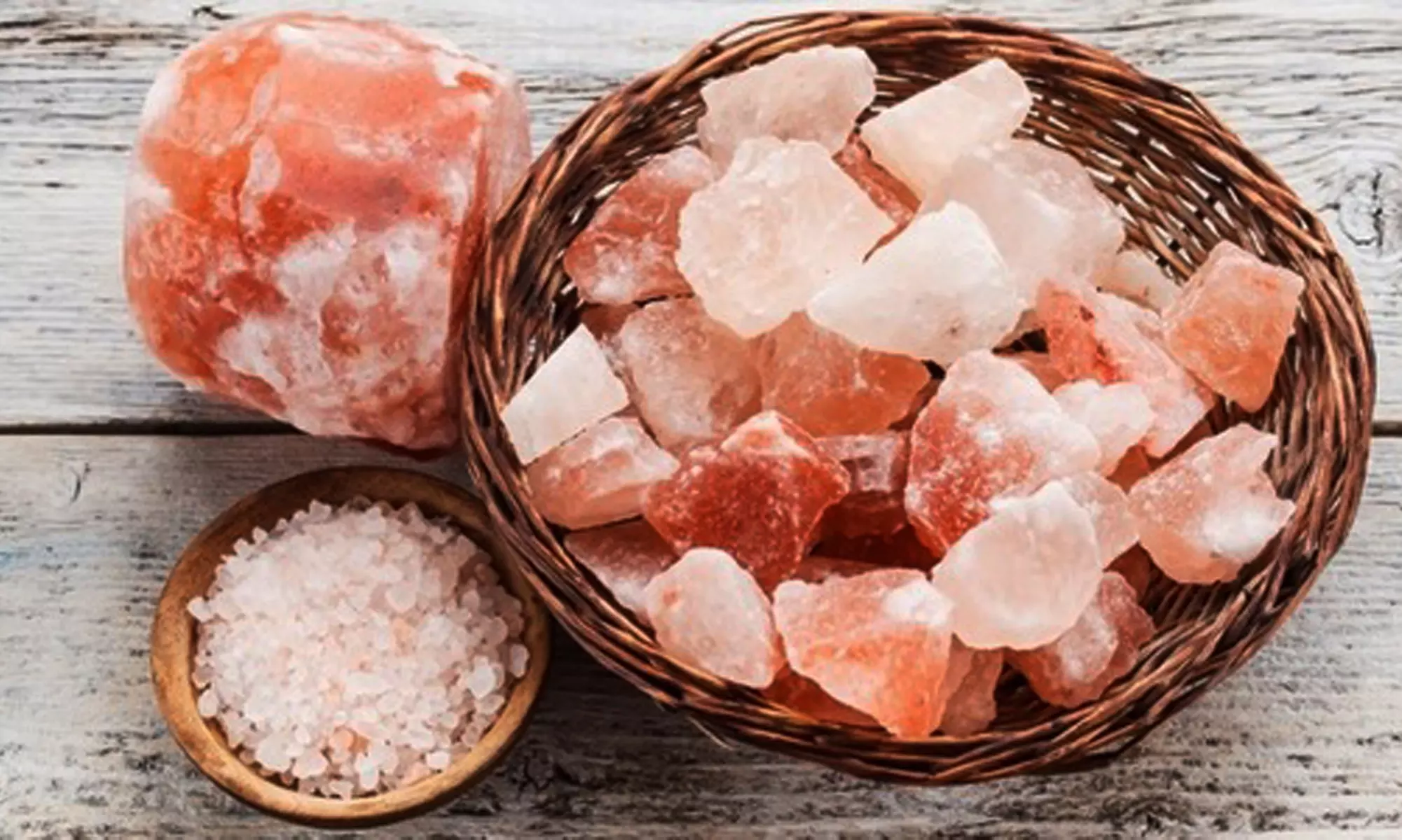 Environ 2 kg de sel rose de l'Himalaya de la marque Marnaula en petites pierres - Primary Image