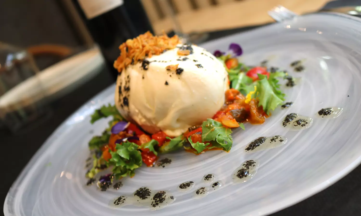 Menú mediterráneo para 2 o 4 personas con entrante, postre y bebida