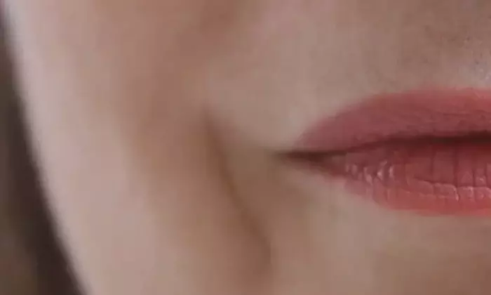 Sesión de tratamiento facial de relleno