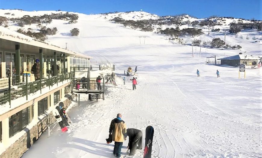 Image 2: Sydney: One-Day Perisher Snow Tour 