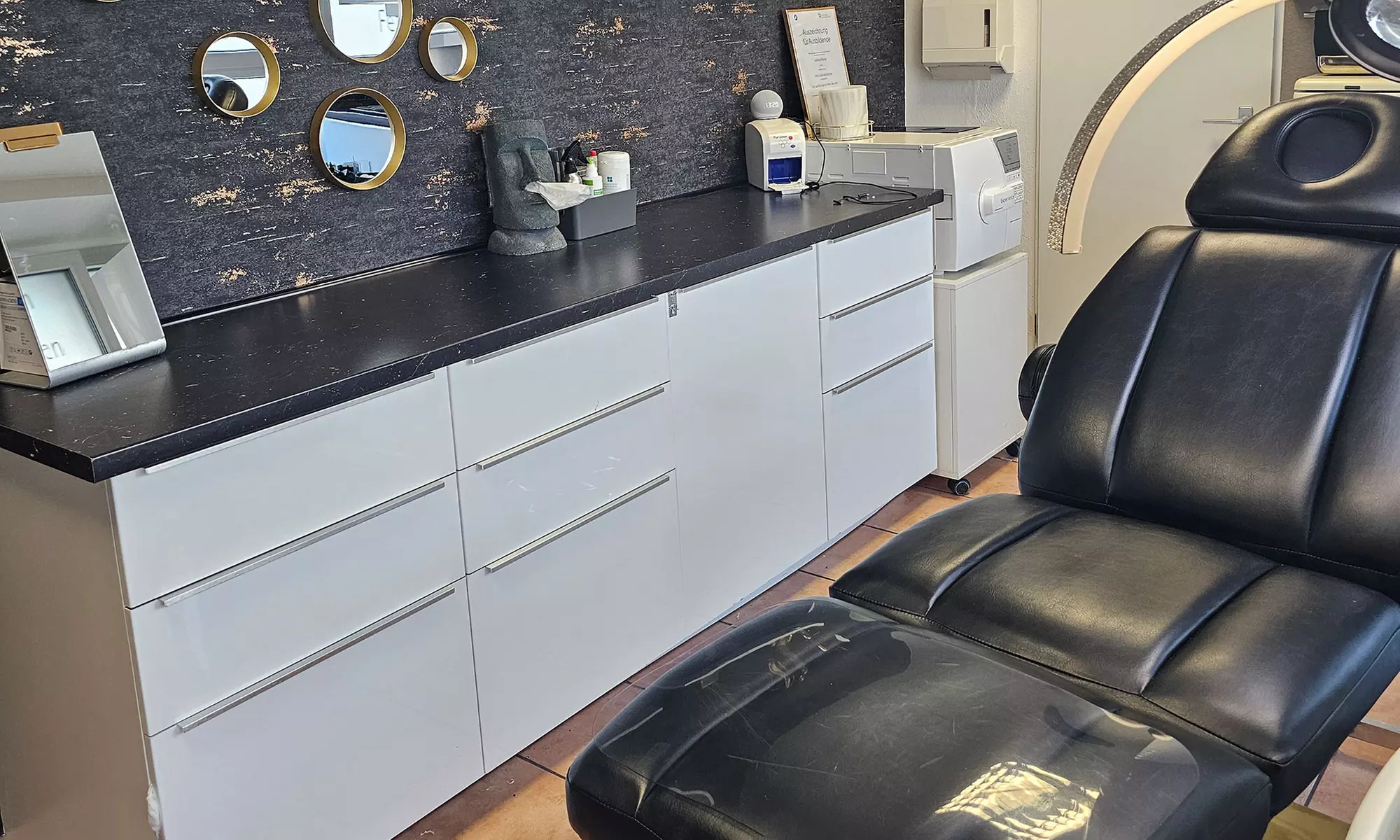 Genieße ein 60-minütiges Microneedling mit Hyaluron für dein Gesicht