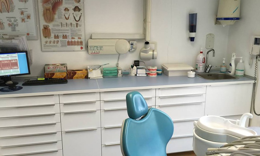 Image 3: Higiene y blanqueamiento dental