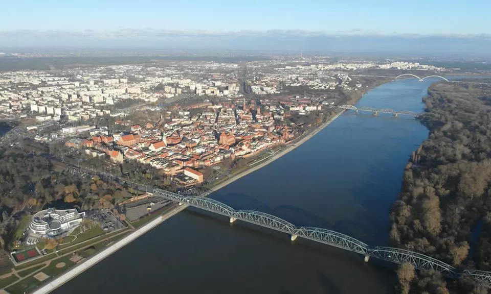 Niezapomniane przeżycie: lot z adrenaliną, szkolenie pilota i więcej