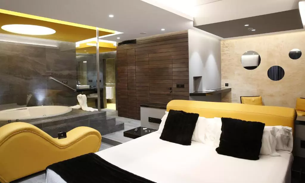 Valencia: 1 noche con botella de cava y opción a bañera de hidromasaje