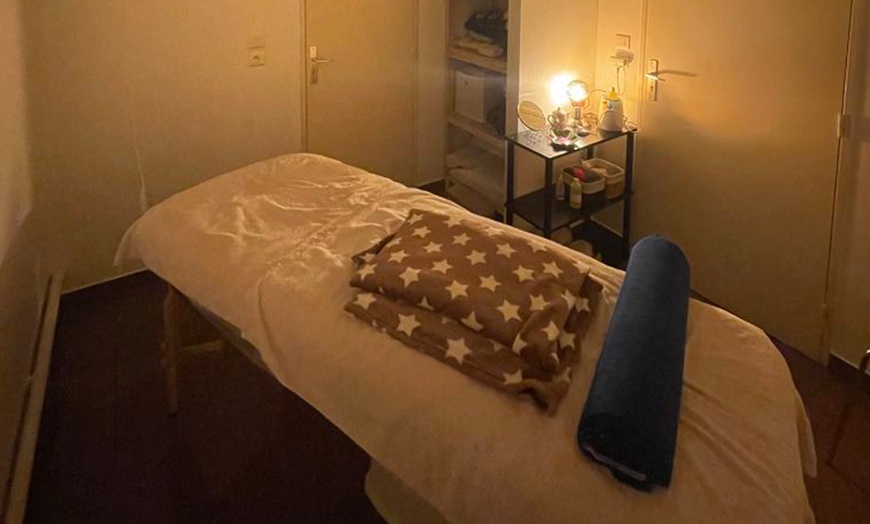 Image 2: Massage au choix pour 1 personne chez Aux Petits Soins d'Edith