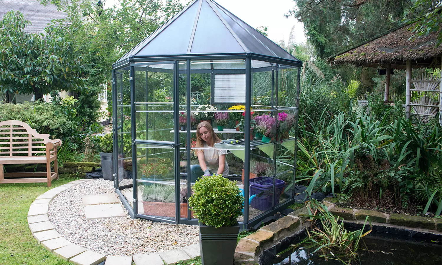 Palram Oasis Gewächshaus Hexagonal aus rostresistentem Aluminium mit 100% UV geschützten 4 mm Polycarbonat-Paneelen - Primary Image