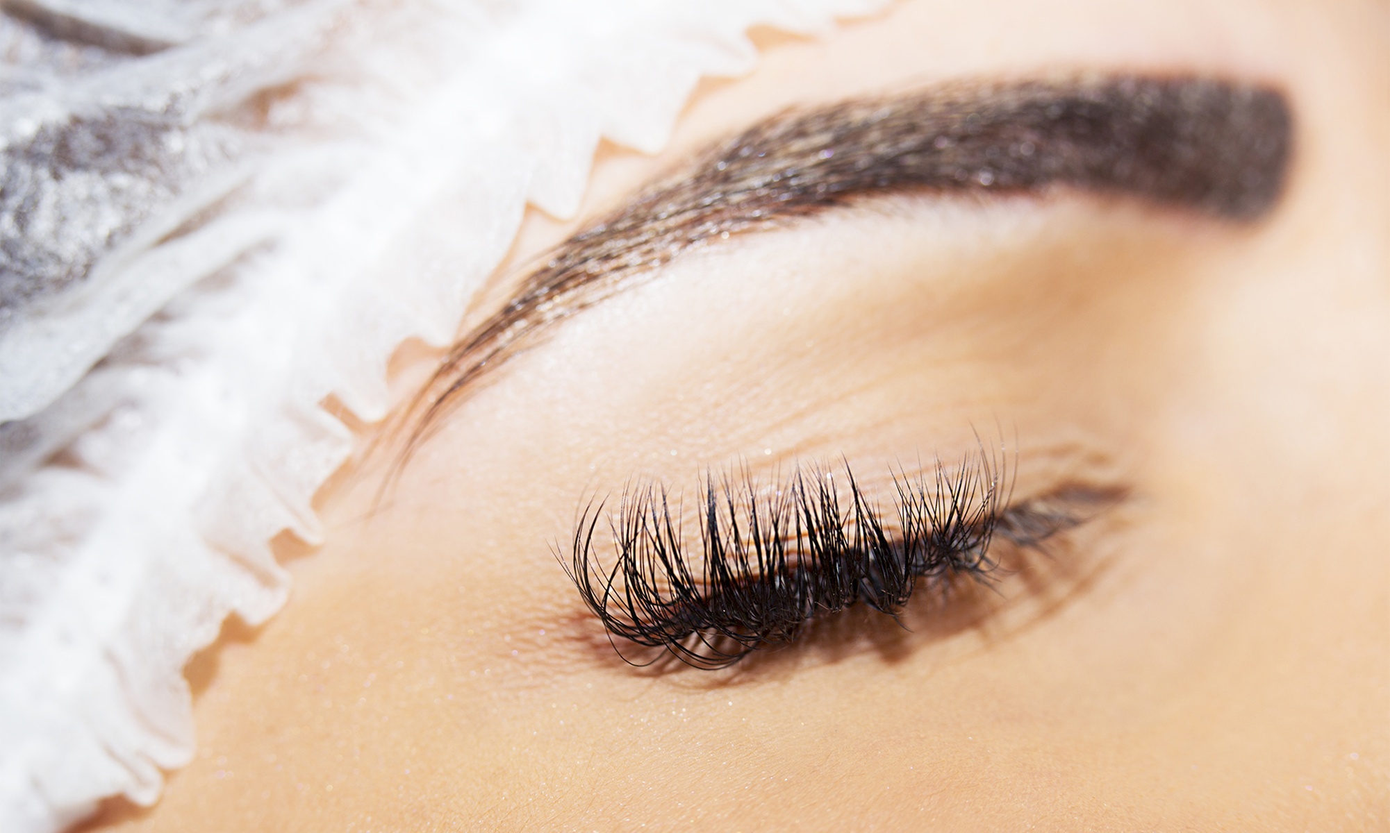 Wimpernverlängerung 1:1 oder 2-4D-Technik für 1 Person