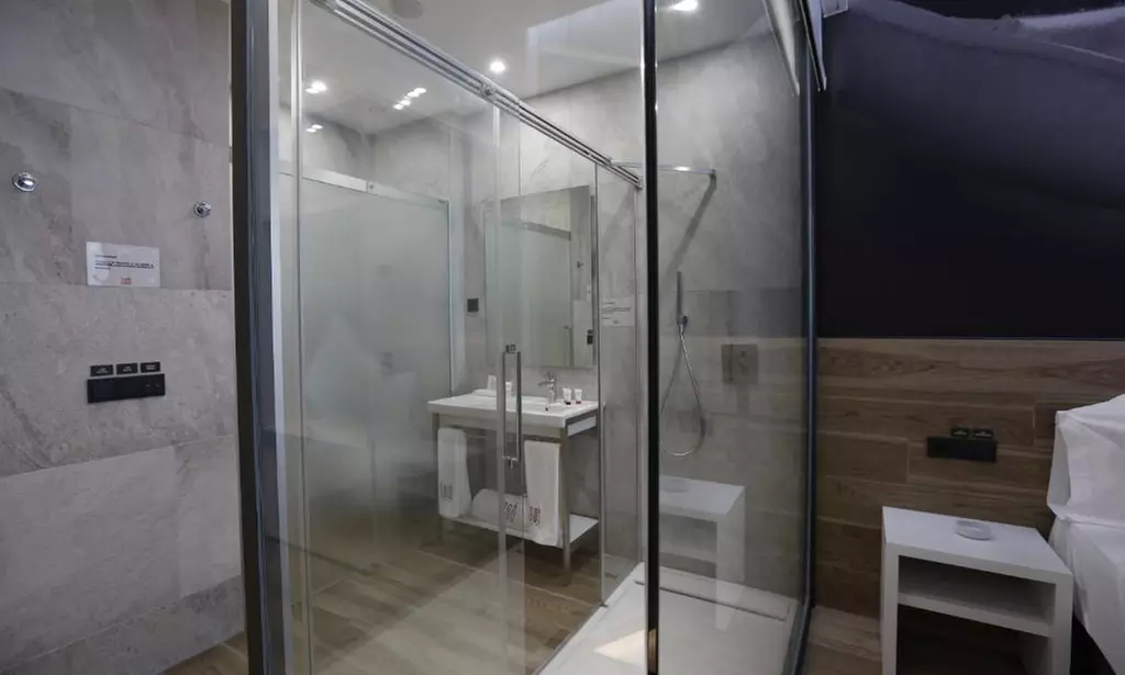 Valencia: Junior o Master Suite con desayuno y botella de cava