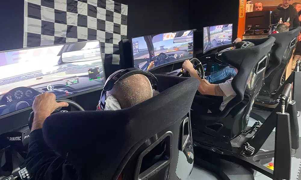 Simulateur automobile sur vérins avec Racing Sensations