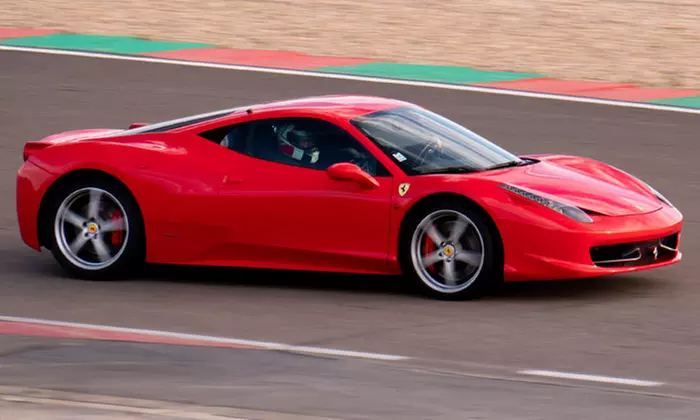 Offrez une montée d'adrénaline en voiture de sport sur Cadeau Pilotage
