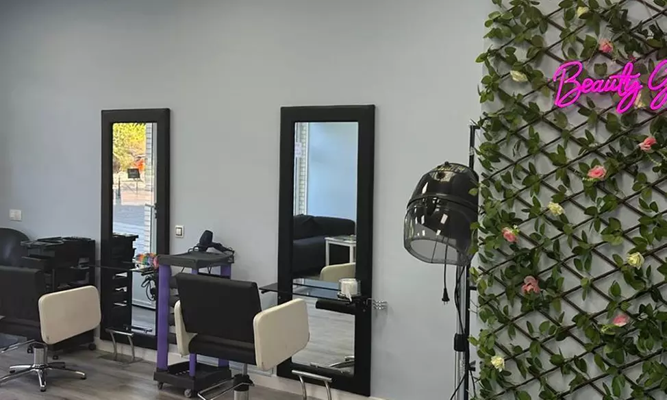 Sesión de peluquería con tratamientos a elegir para 1 persona